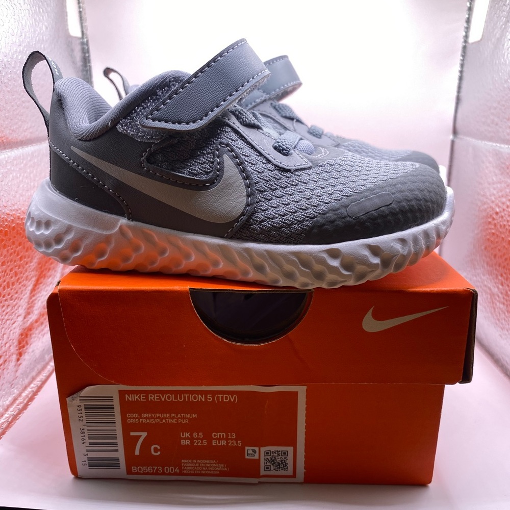 NIKE Revolution 5 Toddler Baby size 7 Sneakers